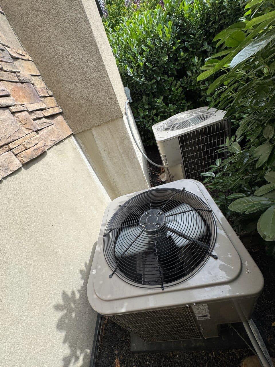 Gallery photos for Battling Nature for Efficient AC Repair: Image #1