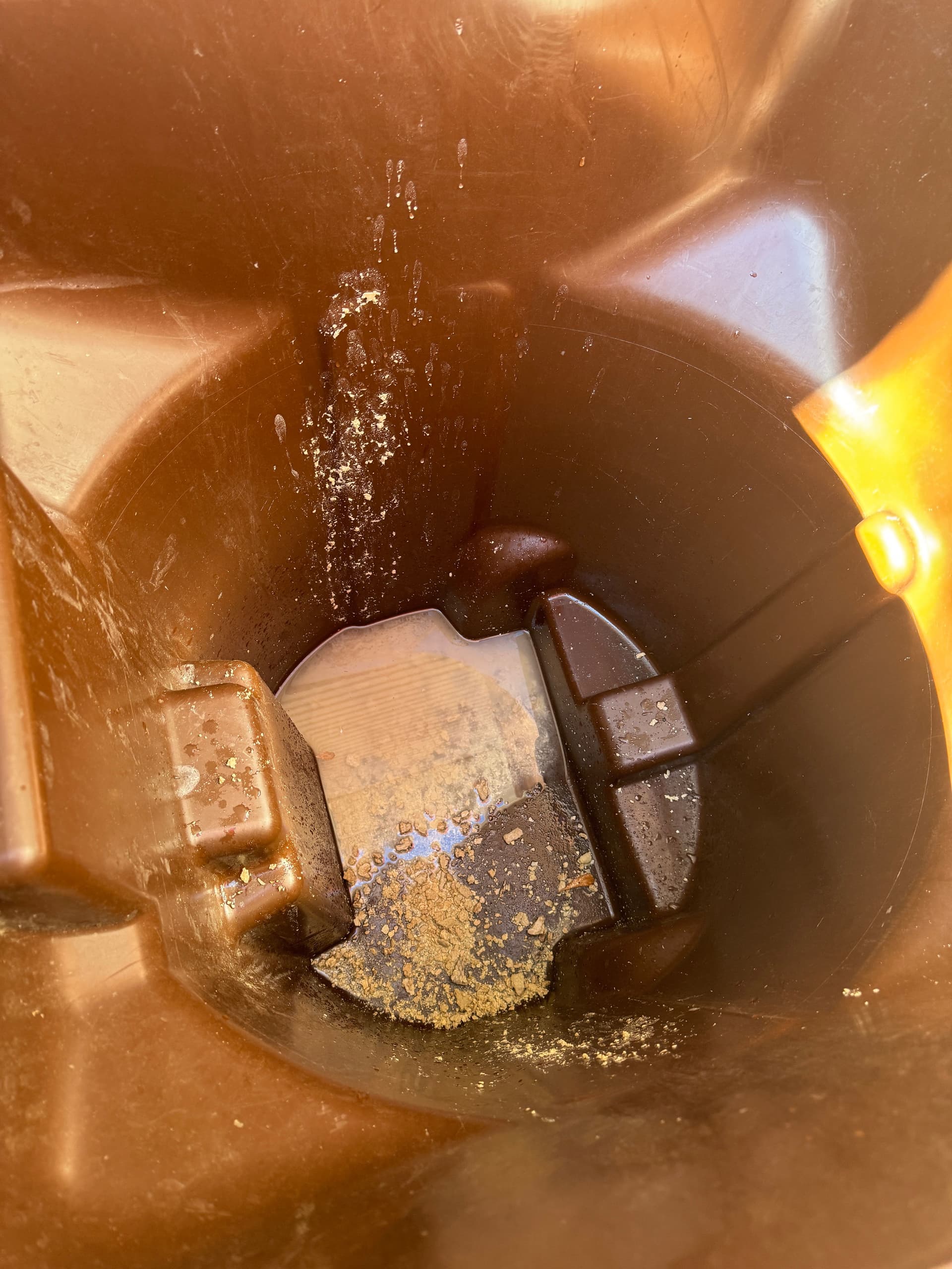 Gallery photos for Combat Hidden Humidifier Build-Up with Expert Maintenance: Image #2